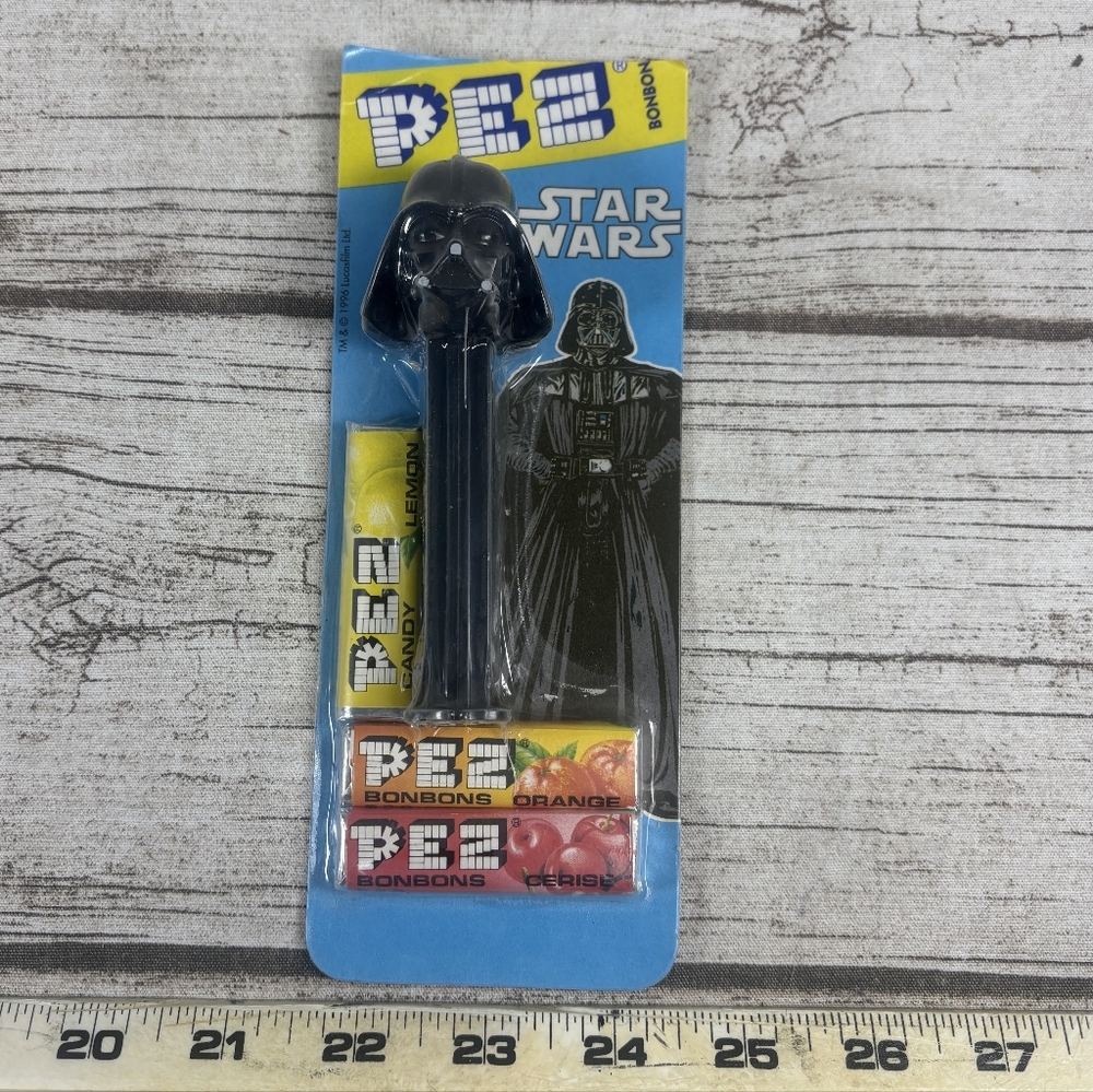 Star Wars: Darth Vader Pez Candy Sealed - Lucasfilm Ltd  1996
